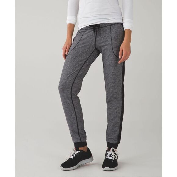 Womens Lululemon Base Runner Pant III - Picture 1 of 6